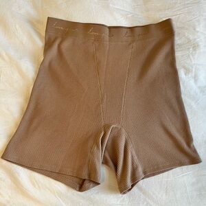 Victoria’s Secret PINK Tan Boxer-Style Ribbed Loungewear Shorts Size Large